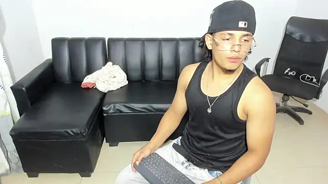 samxx muscle online show from May 15, 2026, 4:58 pm