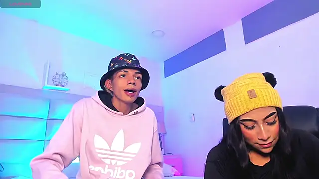 Snapshot of candyandmarilyn chatting on September 18, 2025, 9:06 pm candyandmarilyn online show from September 18, 2025, 9:06 pm