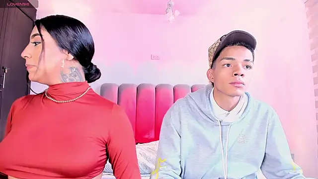 Snapshot of candyandmarilyn chatting on October 7, 2025, 8:06 pm candyandmarilyn online show from October 7, 2025, 8:06 pm