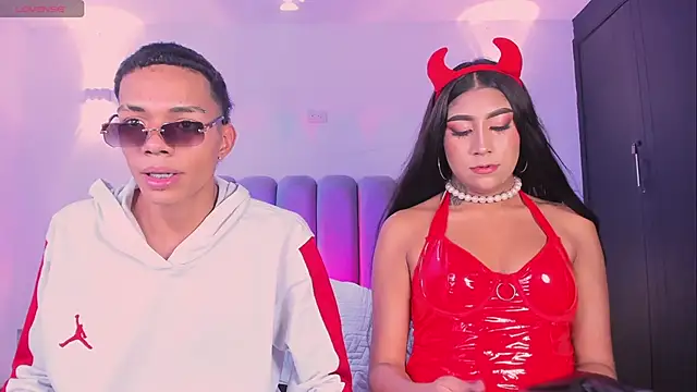 Snapshot of candyandmarilyn chatting on October 23, 2025, 9:13 pm candyandmarilyn online show from October 23, 2025, 9:13 pm