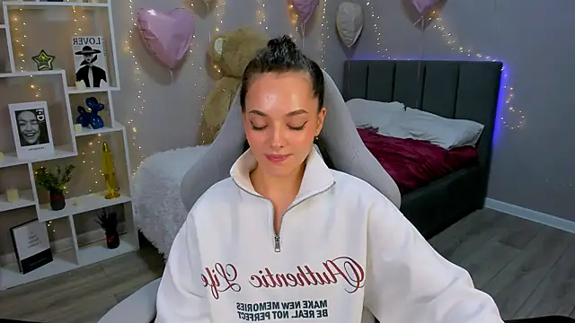 MelanieAlves online show from March 4, 2026, 2:34 pm