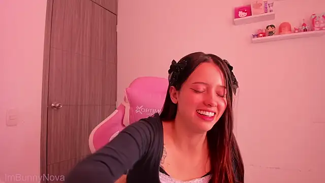 ImBunnyNova online show from August 3, 2026, 4:22 pm