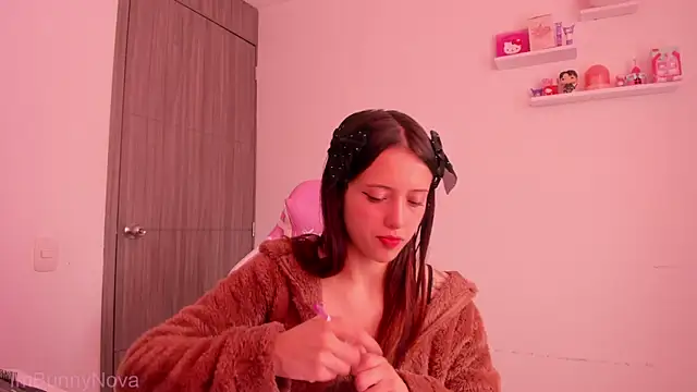 ImBunnyNova online show from August 5, 2026, 4:21 pm