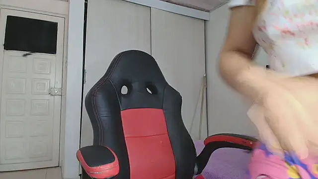 Snapshot of lovehotpink chatting on November 5, 2025, 5:24 pm lovehotpink online show from November 5, 2025, 5:24 pm