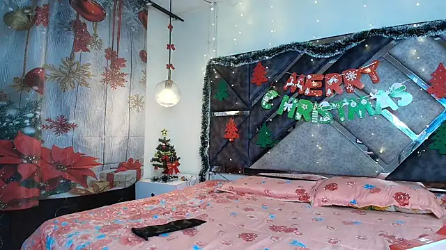 lovehotpink online show from December 14, 2025, 3:23 am