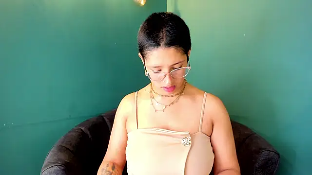 Elaine87  online show from October 12, 2025, 12:15 pm