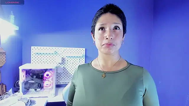 Snapshot of Elaine87_ chatting on November 19, 2025, 9:48 pm Elaine87 online show from November 19, 2025, 9:48 pm