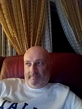 Snapshot of Alexis_Bull chatting on September 26, 2025, 10:47 pm Alexis Bull online show from September 26, 2025, 10:47 pm