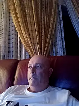 Snapshot of Alexis_Bull chatting on September 28, 2025, 10:48 pm Alexis Bull online show from September 28, 2025, 10:48 pm
