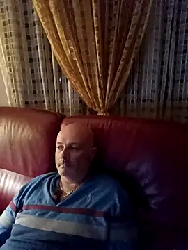Snapshot of Alexis_Bull chatting on October 9, 2025, 9:35 pm Alexis Bull online show from October 9, 2025, 9:35 pm