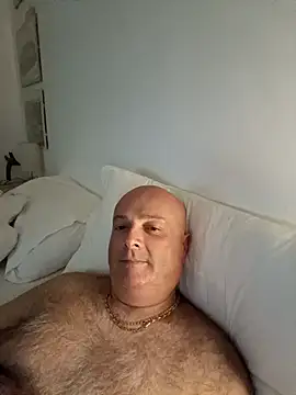 Snapshot of Alexis_Bull chatting on October 13, 2025, 12:43 am Alexis Bull online show from October 13, 2025, 12:43 am