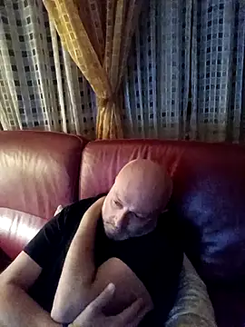 Alexis Bull online show from May 6, 2026, 9:42 pm