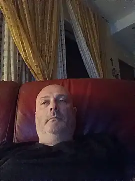 Alexis Bull online show from June 4, 2026, 10:38 pm