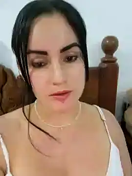 Snapshot of Saraslow chatting on November 2, 2025, 12:02 am Saraslow online show from November 2, 2025, 12:02 am