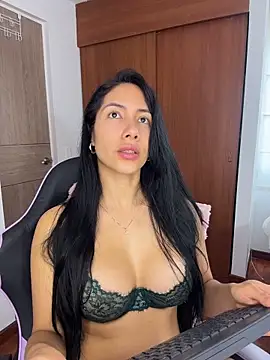 ArianaReynoldss online show from April 21, 2026, 7:28 pm