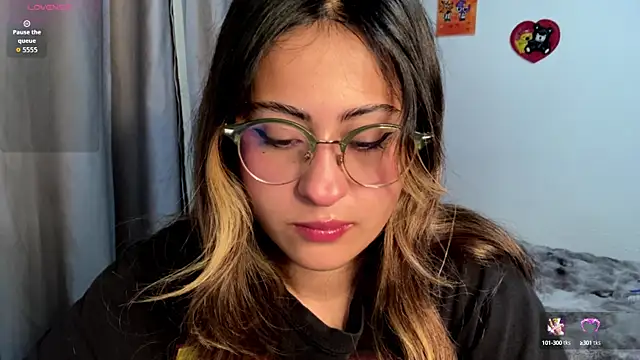 Snapshot of emma__bell_ chatting on October 1, 2025, 10:49 pm emma  bell  online show from October 1, 2025, 10:49 pm