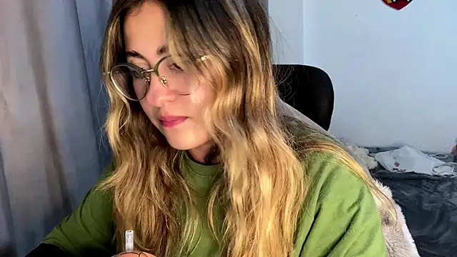 emma  bell  online show from November 14, 2025, 11:46 pm