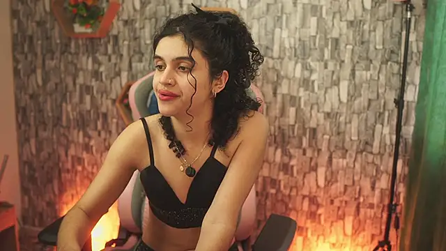 bonniie 98  online show from May 5, 2026, 9:01 pm