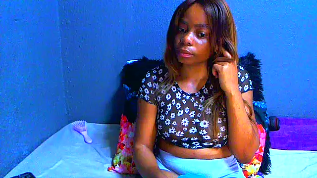 SMALLBOOBSXX online show from June 12, 2026, 5:39 am