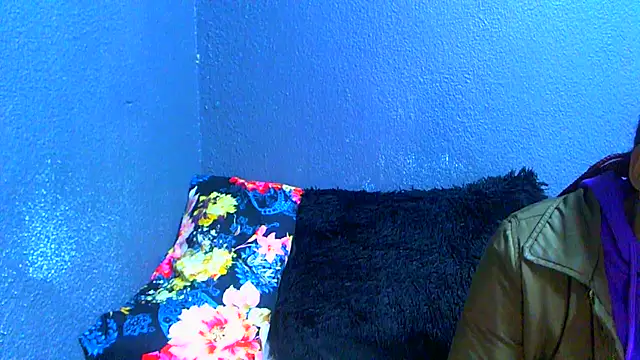 SMALLBOOBSXX online show from August 4, 2026, 6:10 pm