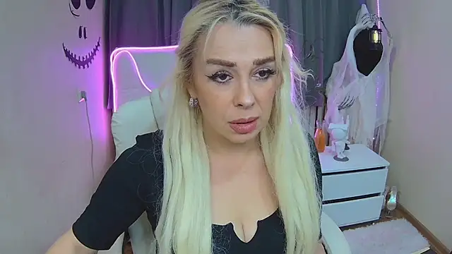 Snapshot of KatrinaCharm chatting on October 11, 2025, 12:15 pm KatrinaCharm online show from October 11, 2025, 12:15 pm