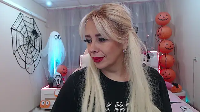 Snapshot of KatrinaCharm chatting on October 13, 2025, 12:16 pm KatrinaCharm online show from October 13, 2025, 12:16 pm