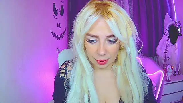 Snapshot of KatrinaCharm chatting on November 1, 2025, 7:10 am KatrinaCharm online show from November 1, 2025, 7:10 am