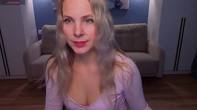 MelanieBennett online show from May 10, 2026, 6:07 am