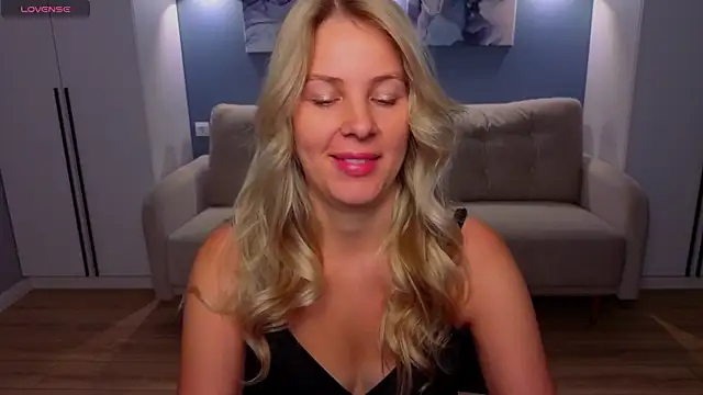 MelanieBennett online show from June 17, 2026, 7:22 am