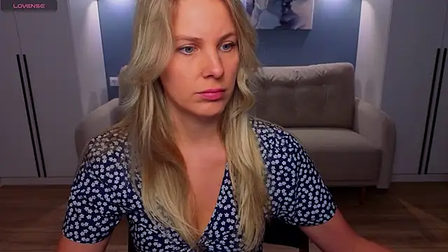MelanieBennett online show from June 18, 2026, 6:46 am