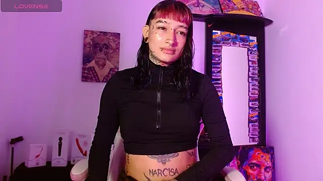 SharaRoss1 online show from May 16, 2026, 9:13 pm