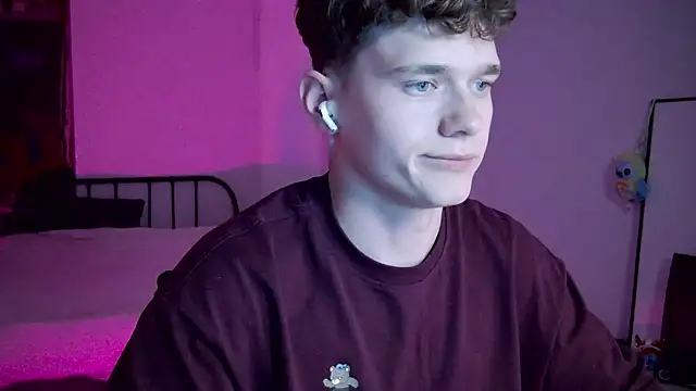 Snapshot of DanyDavis chatting on September 17, 2025, 8:43 pm DanyDavis online show from September 17, 2025, 8:43 pm