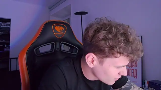 Snapshot of DanyDavis chatting on October 10, 2025, 8:30 pm DanyDavis online show from October 10, 2025, 8:30 pm