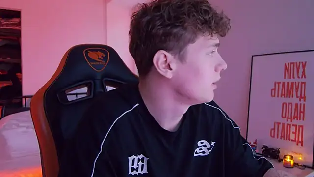 Snapshot of DanyDavis chatting on October 17, 2025, 1:14 pm DanyDavis online show from October 17, 2025, 1:14 pm