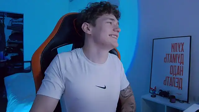 Snapshot of DanyDavis chatting on October 18, 2025, 1:23 pm DanyDavis online show from October 18, 2025, 1:23 pm