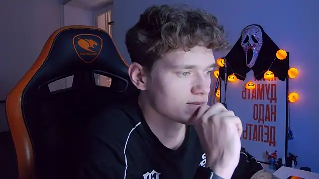 Snapshot of DanyDavis chatting on October 31, 2025, 3:13 pm DanyDavis online show from October 31, 2025, 3:13 pm