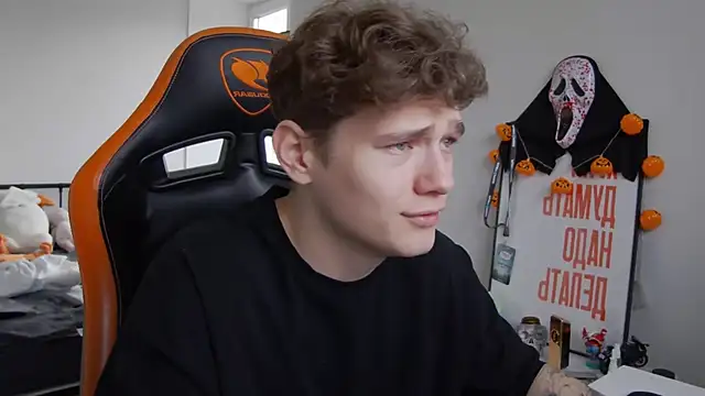 Snapshot of DanyDavis chatting on November 4, 2025, 10:25 am DanyDavis online show from November 4, 2025, 10:25 am