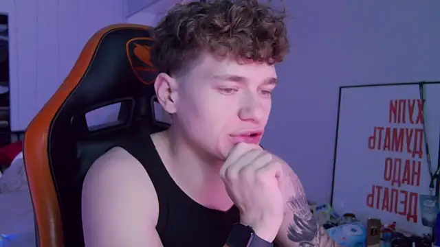 Snapshot of DanyDavis chatting on November 11, 2025, 7:47 pm DanyDavis online show from November 11, 2025, 7:47 pm