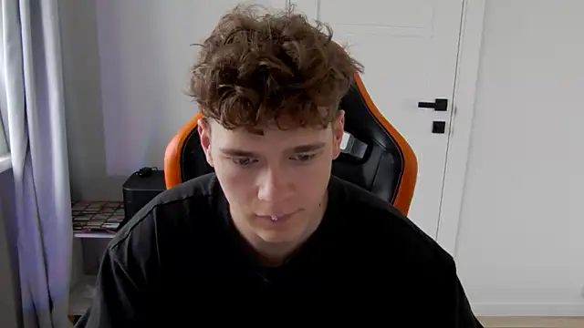 Snapshot of DanyDavis chatting on March 2, 2026, 8:43 am DanyDavis online show from March 2, 2026, 8:43 am