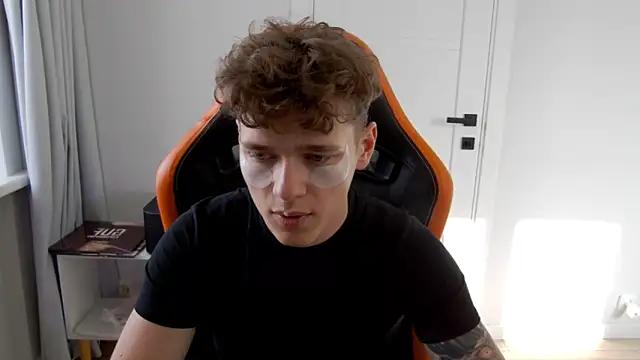 Snapshot of DanyDavis chatting on March 4, 2026, 8:53 am DanyDavis online show from March 4, 2026, 8:53 am