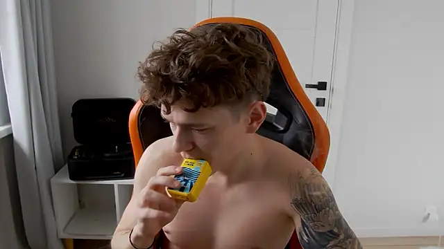 Snapshot of DanyDavis chatting on March 21, 2026, 8:19 am DanyDavis online show from March 21, 2026, 8:19 am