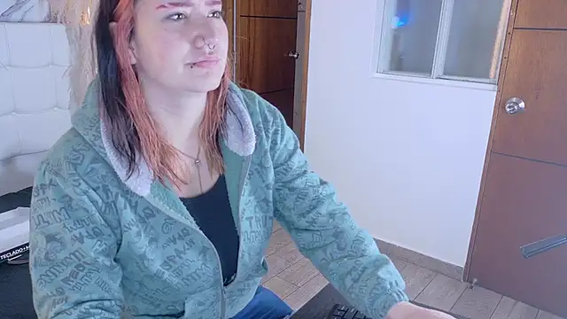 Snapshot of Cerecitaa02_ chatting on October 7, 2025, 12:13 pm Cerecitaa02  online show from October 7, 2025, 12:13 pm