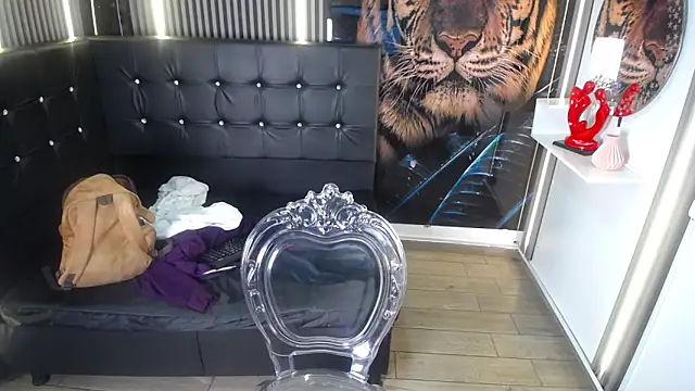 Cerecitaa02  online show from November 17, 2025, 2:56 pm