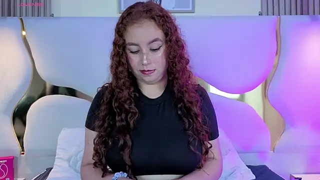 Snapshot of AmmberJones chatting on September 17, 2025, 12:18 pm AmmberJones online show from September 17, 2025, 12:18 pm