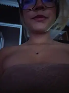 Pretty roxxyy online show from April 26, 2026, 11:19 am