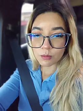 Pretty roxxyy online show from May 9, 2026, 11:59 am