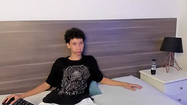 Andrew Thompson333 online show from March 21, 2025, 7:00 am