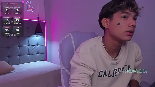 OliverTwinky online show from February 1, 2026, 9:35 pm