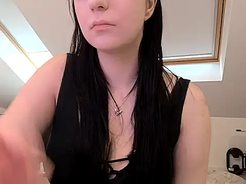 MoonlitLust online show from May 6, 2026, 7:13 am