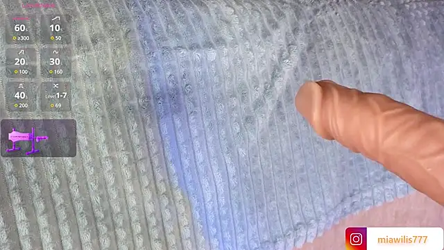 Snapshot of MiaWillis_ chatting on September 29, 2025, 10:09 am MiaWillis  online show from September 29, 2025, 10:09 am